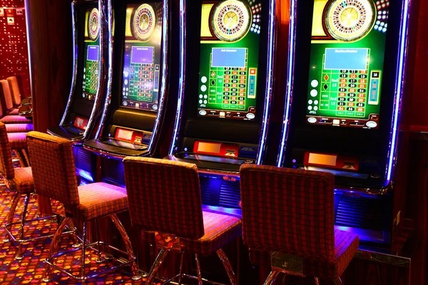 Live Three Card Poker table on sultan189 with dealer and three-card hand display